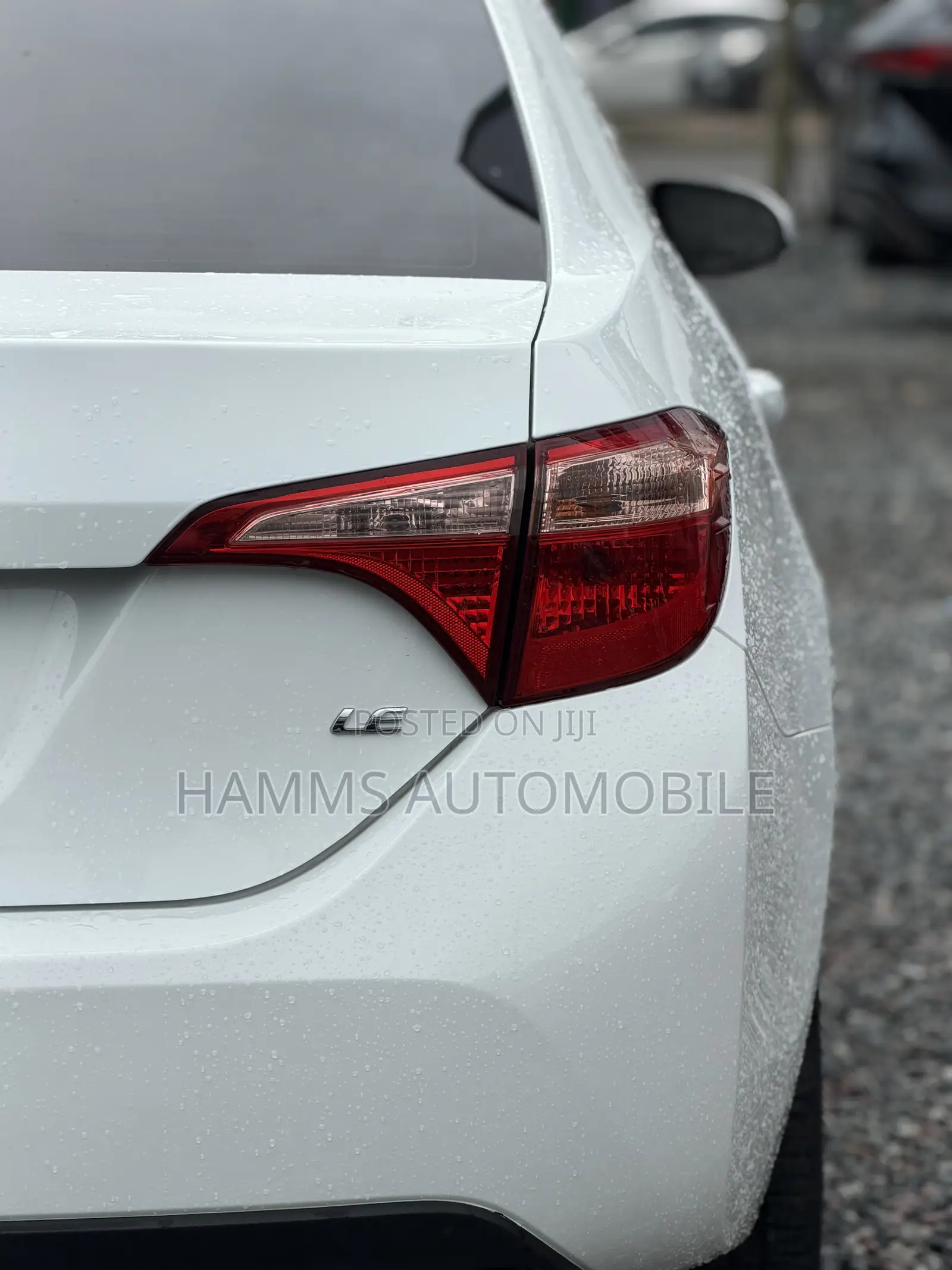 Toyota Corolla LE Eco (1.8L 4cyl 2A) 2018 White