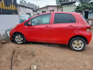 Toyota Vitz 2010 Red