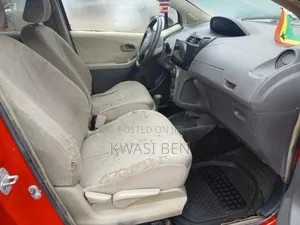 Toyota Vitz 2010 Red