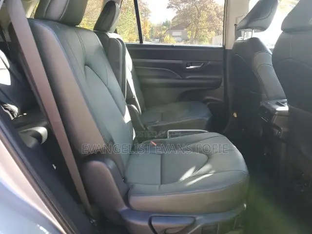 Toyota Grand Highlander XLE 2025 Silver