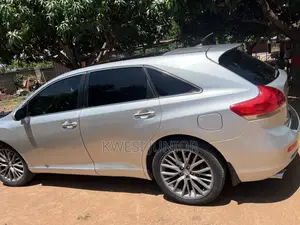 Toyota Venza V6 2010 Silver