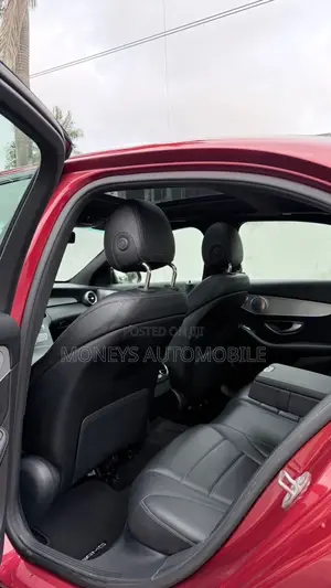 Mercedes-Benz C300 2019 Red