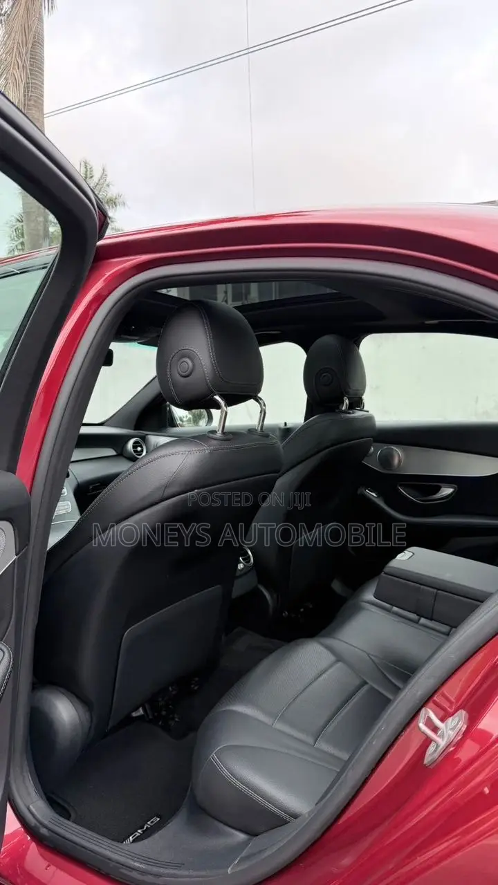 Mercedes-Benz C300 2019 Red