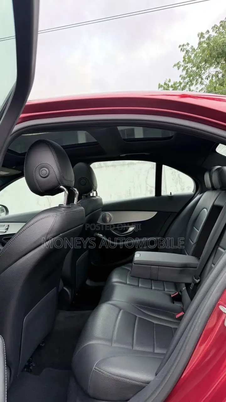 Mercedes-Benz C300 2019 Red