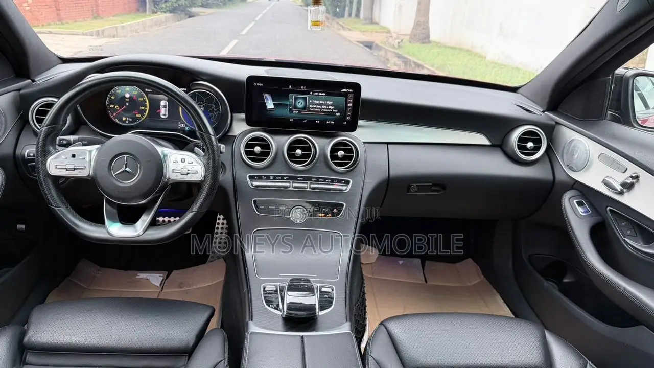 Mercedes-Benz C300 2019 Red