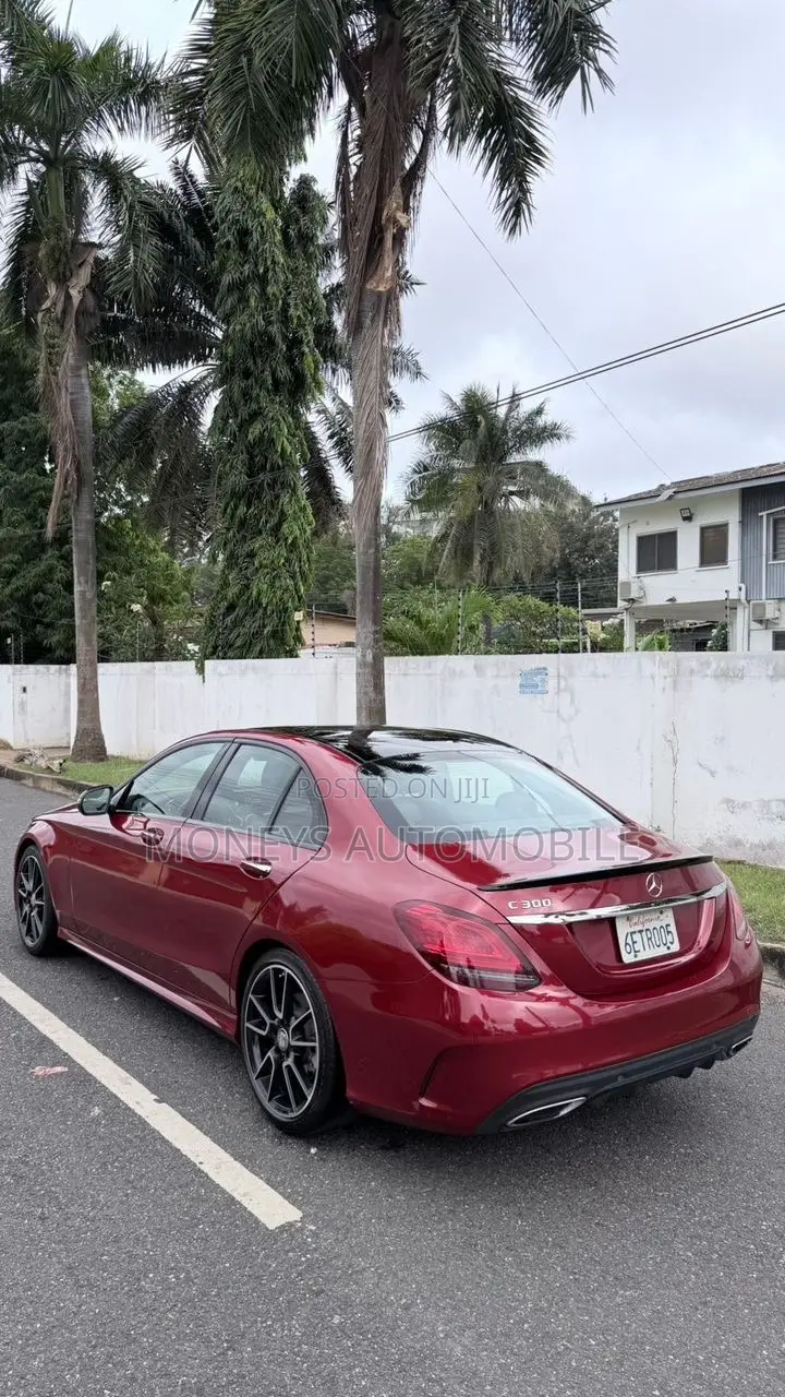 Mercedes-Benz C300 2019 Red