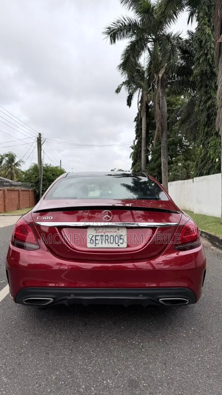 Mercedes-Benz C300 2019 Red