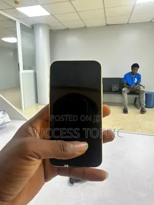 Apple iPhone 11 64 GB Yellow