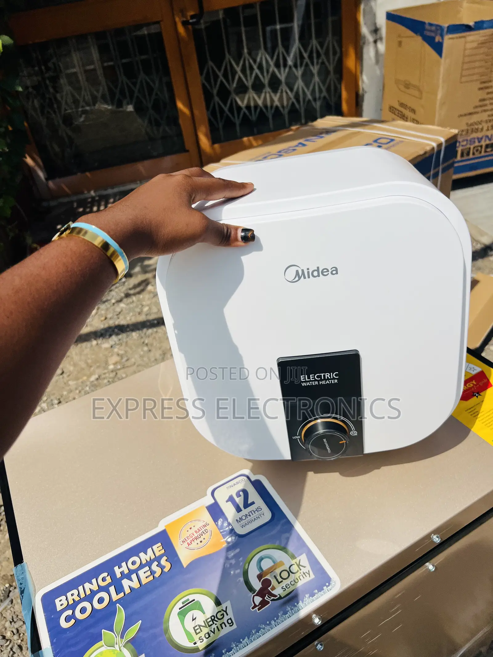 Zealous Sleek White Water Heater 15l.