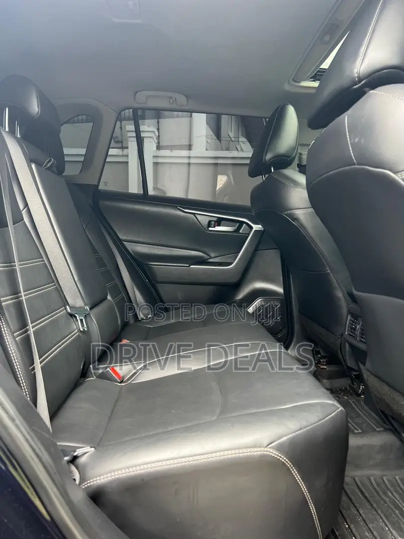Toyota RAV4 XLE AWD 2023 Blue