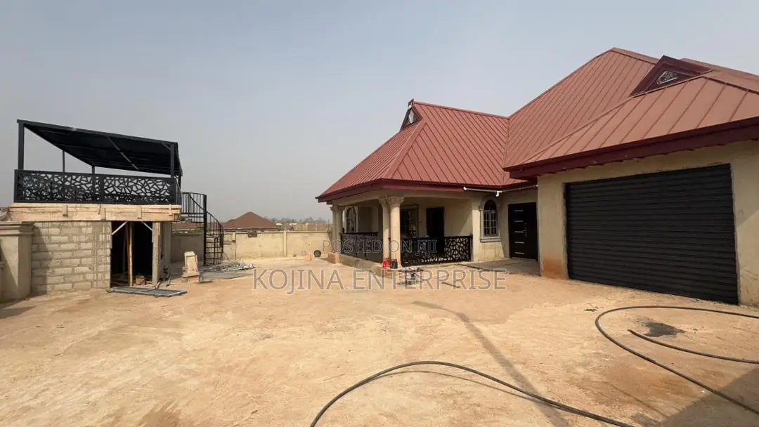 4bdrm Condo in Yabi, Kumasi Metropolitan for sale