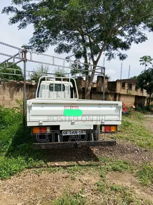 Isuzu ELF Truck 2018 White