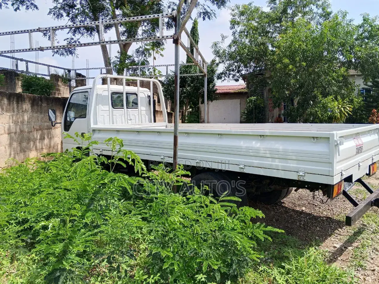 Isuzu ELF Truck 2018 White
