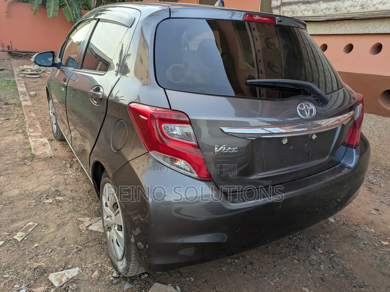 Toyota Vitz 2015 Gray