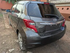 Toyota Vitz 2015 Gray