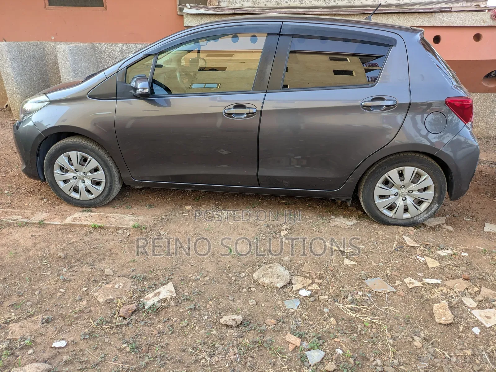 Toyota Vitz 2015 Gray