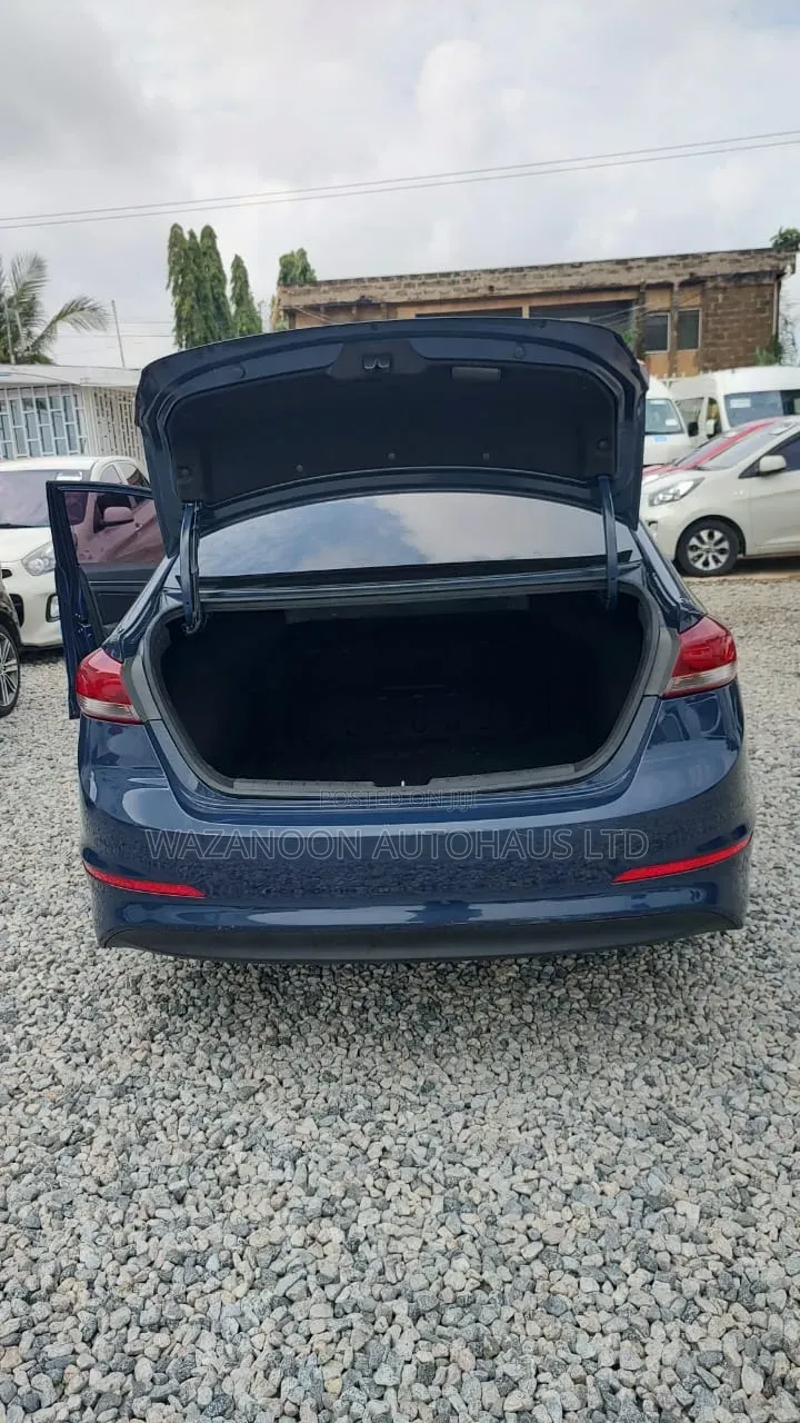 Hyundai Avante 2016 Blue