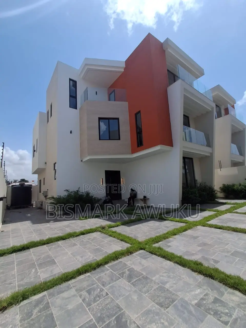4bdrm House in Dzorwulu for sale