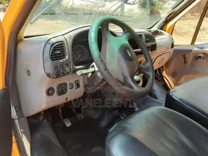 Ford Transit 1995 Yellow