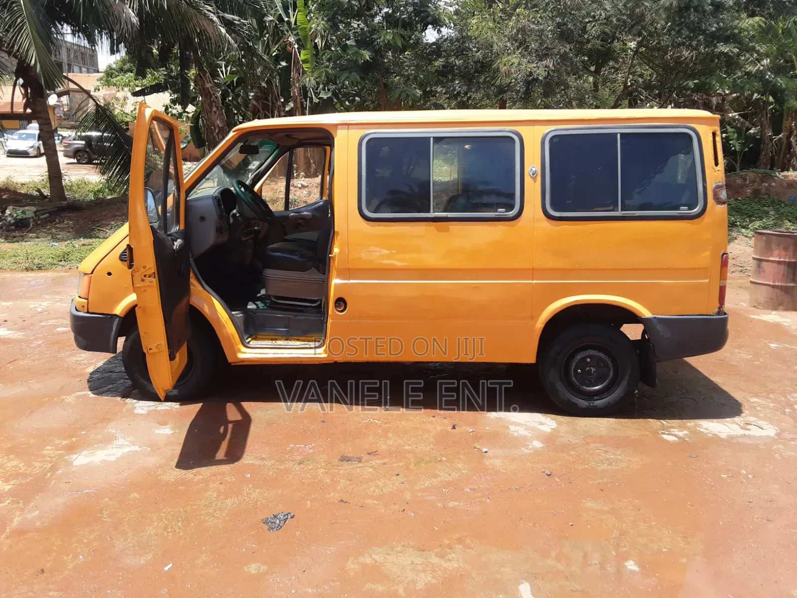 Ford Transit 1995 Yellow