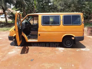 Ford Transit 1995 Yellow