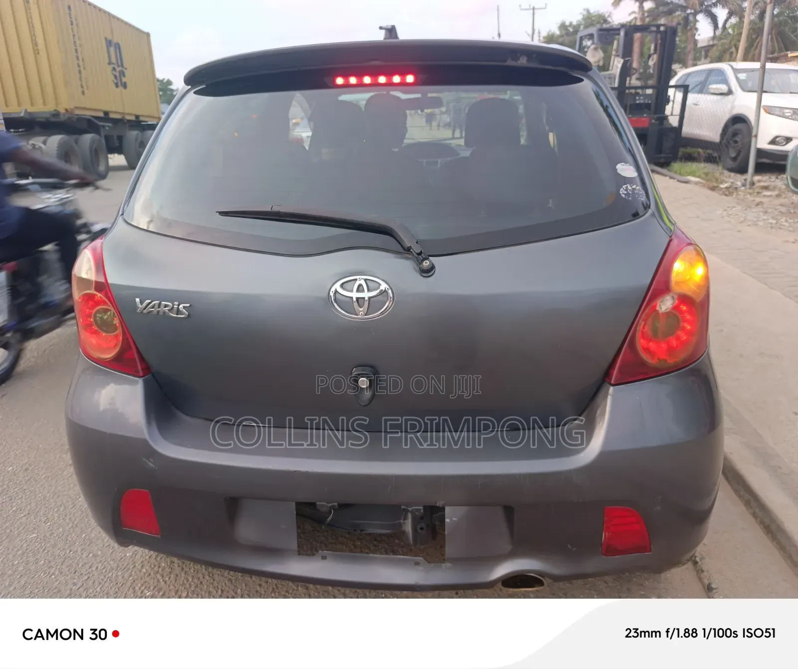 Toyota Yaris Base Hatchback 5dr 2010 Gray
