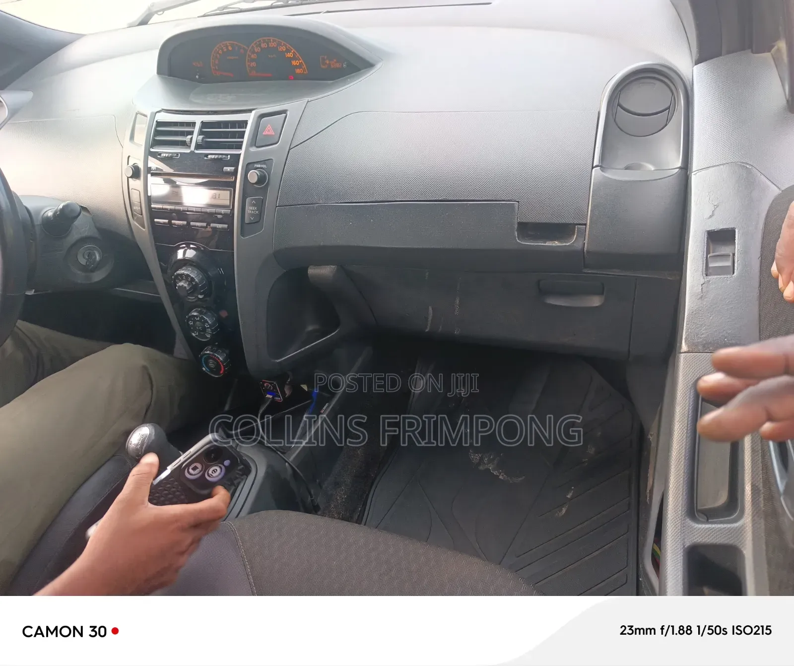 Toyota Yaris Base Hatchback 5dr 2010 Gray