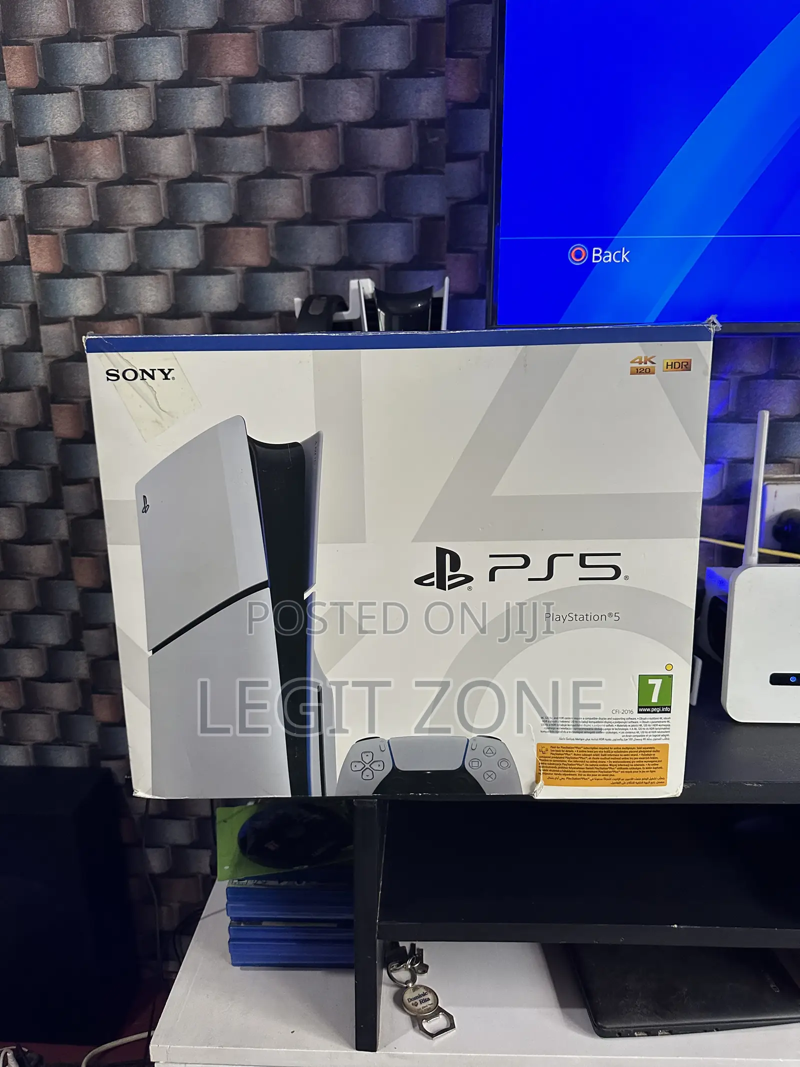 Ps5 Slim Disc Compatible Almost New With Fc26 and 3 Games