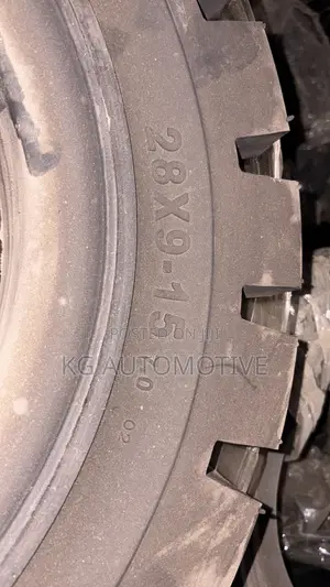 28x9-15 Solid Forklift