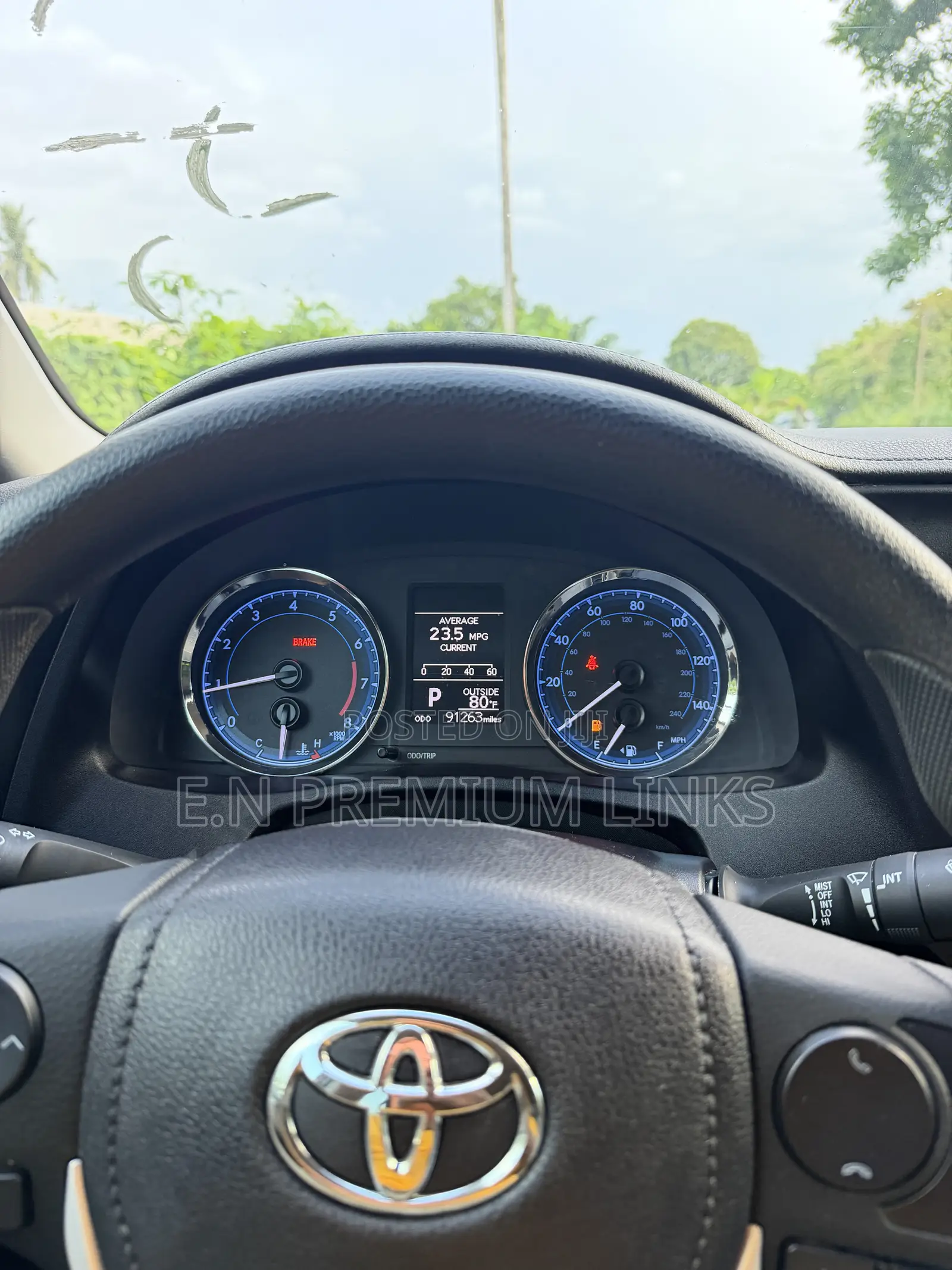 Toyota Corolla LE (1.8L 4cyl 2A) 2019 Red