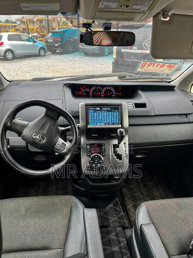 Toyota Voxy 2014 Black