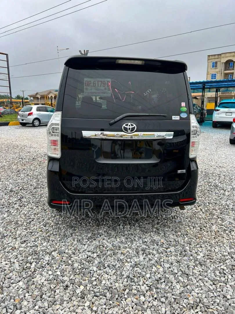 Toyota Voxy 2014 Black