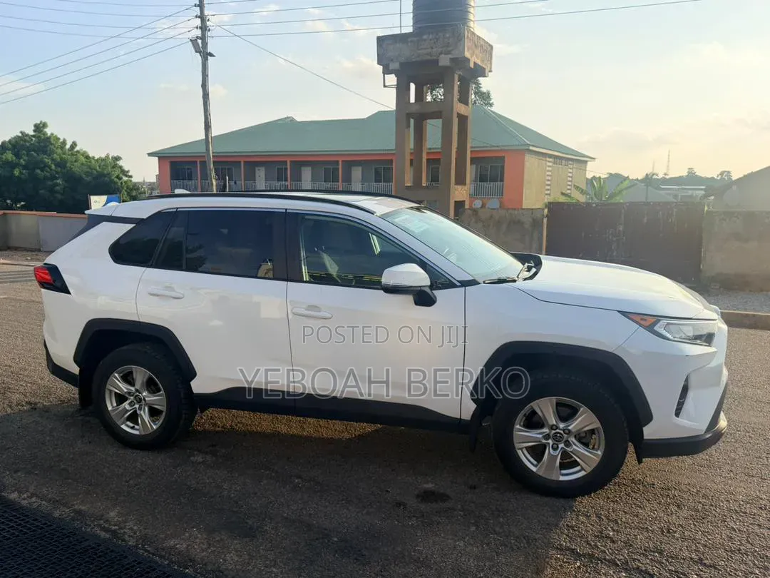 Toyota RAV4 2023 White