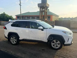 Toyota RAV4 2023 White