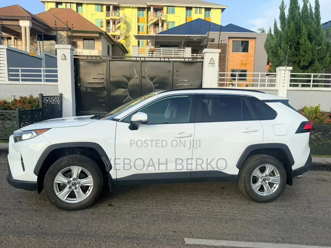 Toyota RAV4 2023 White