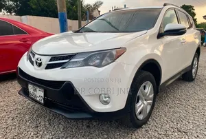Toyota RAV4 Limited 4dr SUV AWD (2.5L 4cyl 6A) 2015 White