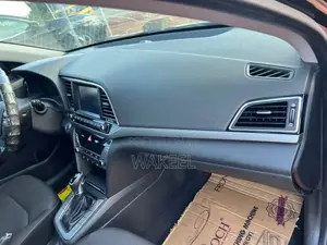 Hyundai Elantra Limited Sedan FWD (2.0L 4cyl 6A) 2017 Black