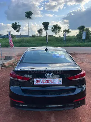 Hyundai Elantra Limited Sedan FWD (2.0L 4cyl 6A) 2017 Black