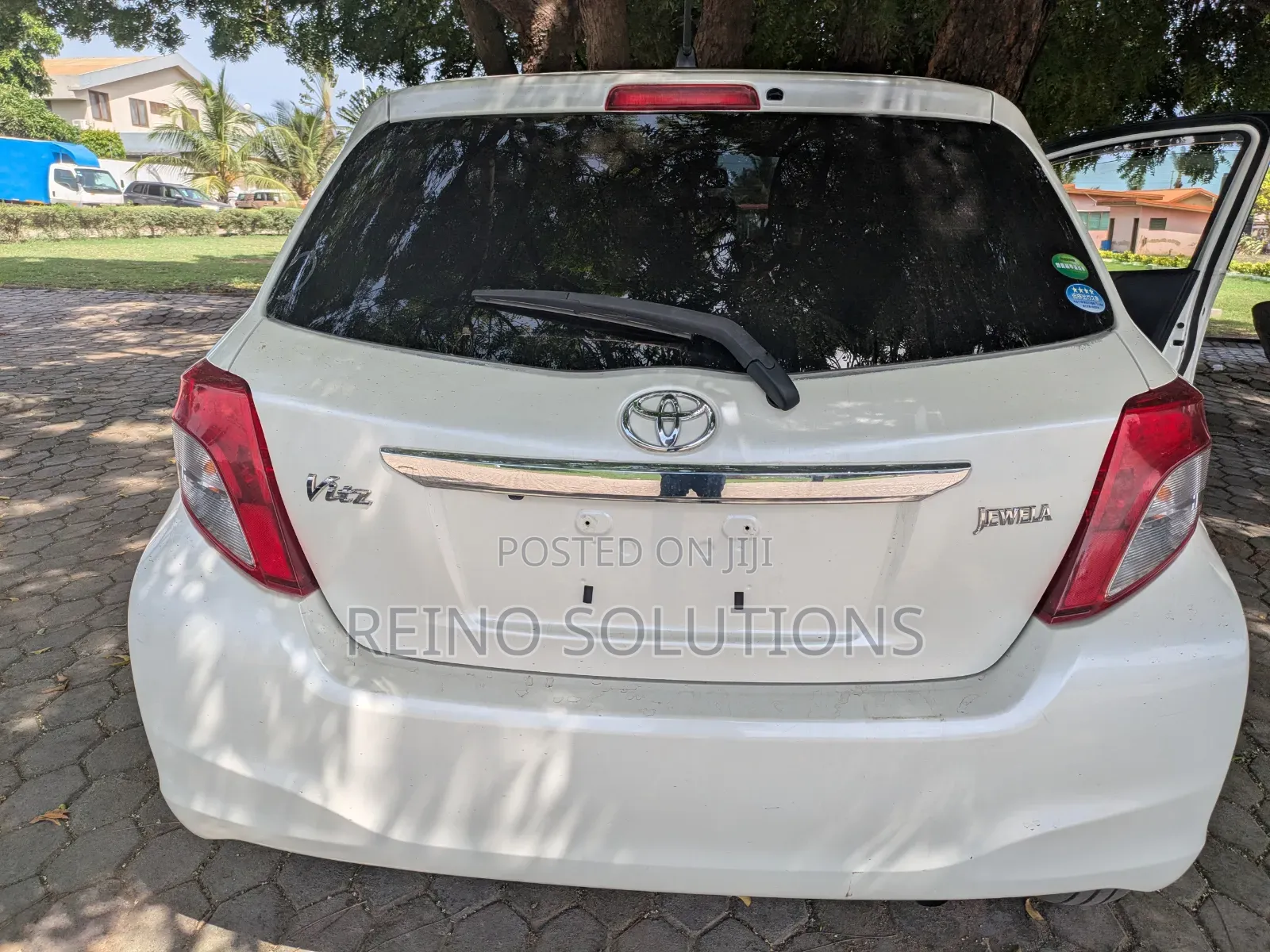 Toyota Vitz 1.3 FWD 5dr 2013 White
