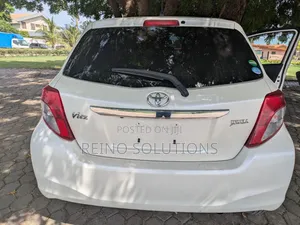 Toyota Vitz 1.3 FWD 5dr 2013 White