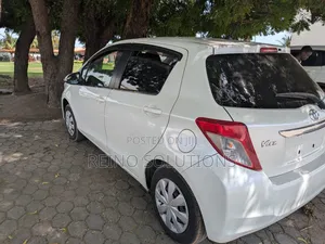 Toyota Vitz 1.3 FWD 5dr 2013 White