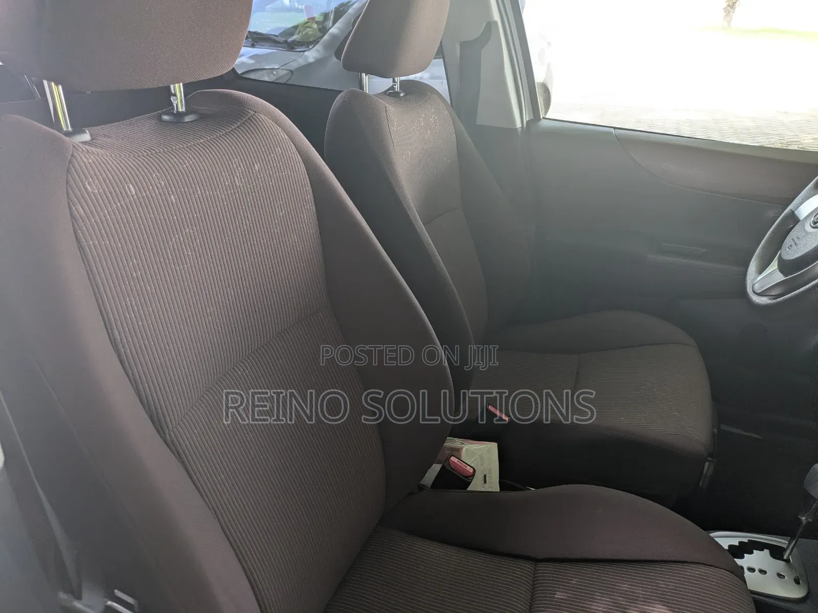 Toyota Vitz 1.3 FWD 5dr 2013 White