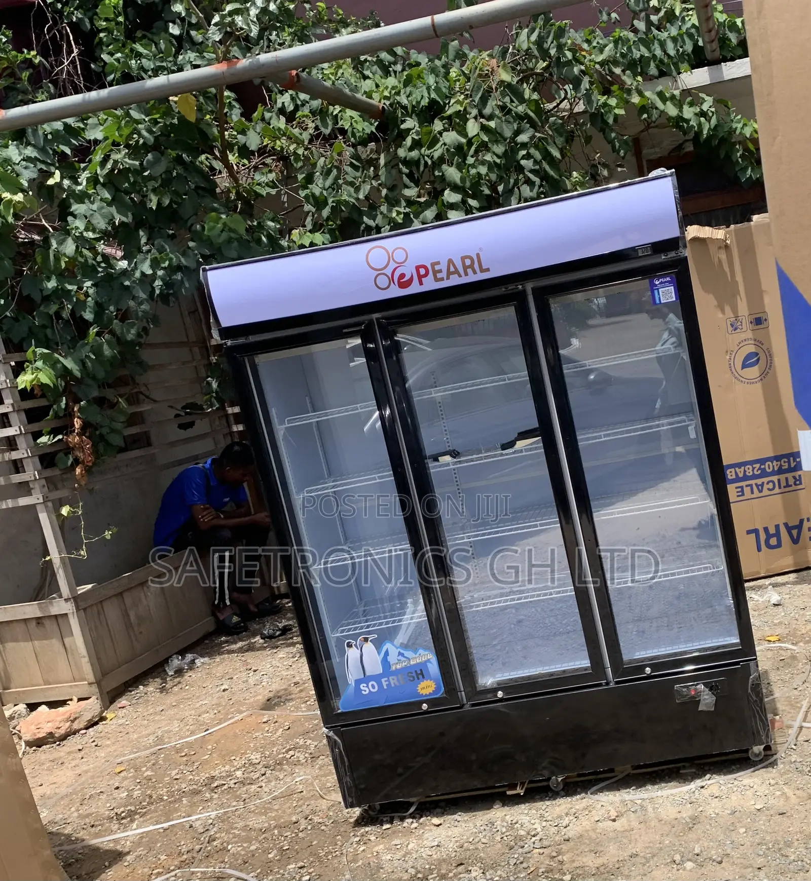 Just Premium Pearl PVC-150 Commercial 3-Door Glass Display/Beverage