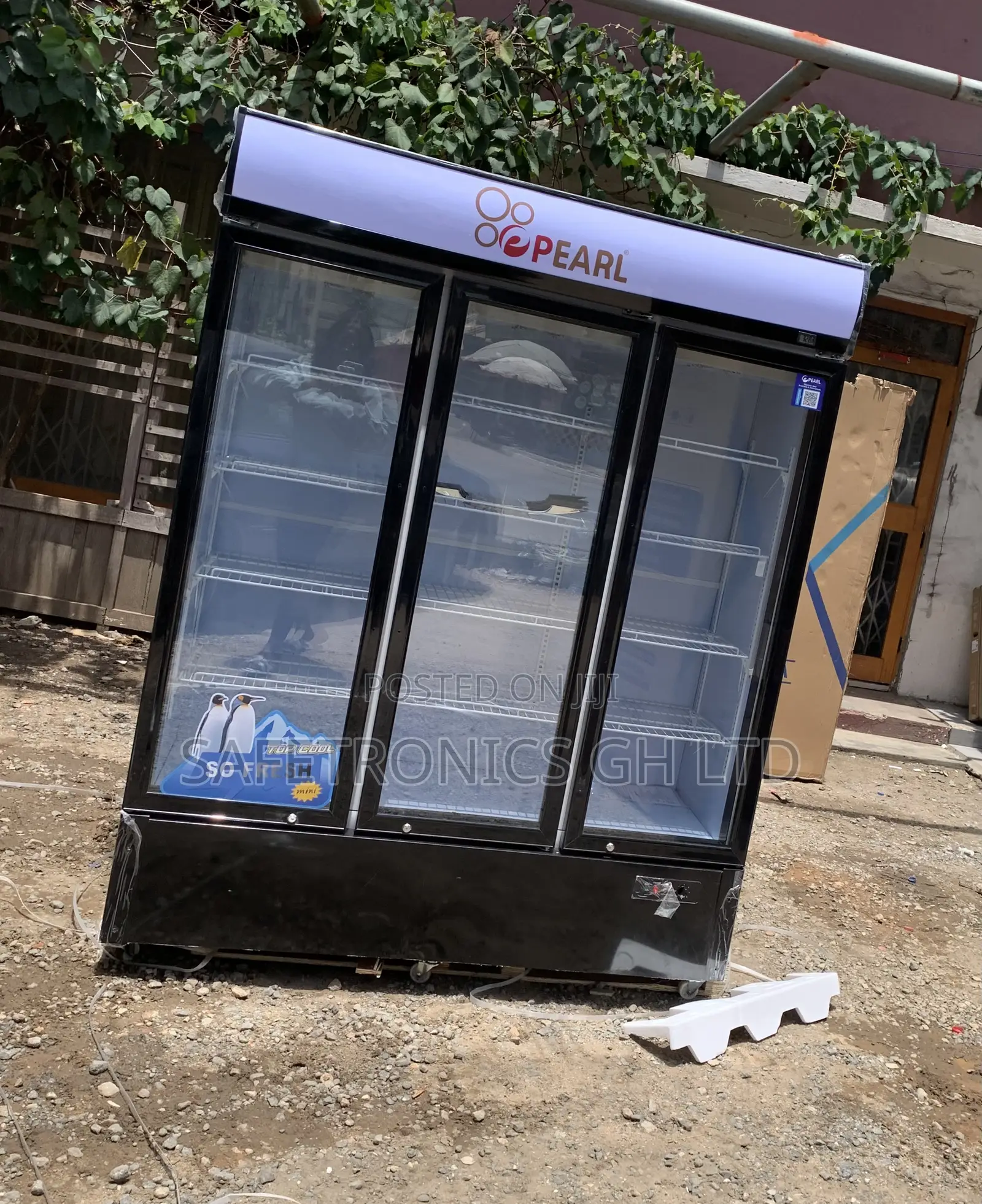 Fresh Unique Pearl PVC-150 Commercial 3-Door Glass Display/Beverage