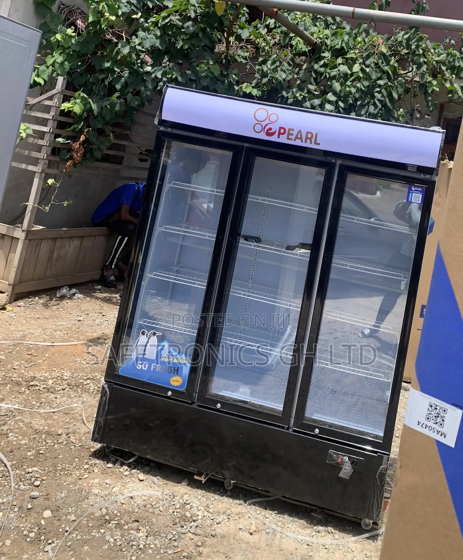 Best Electric 950l Pearl PVC-150 Commercial 3-Door Glass Display
