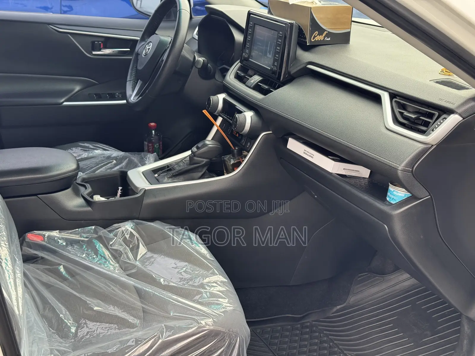 Toyota RAV4 XLE 2022 White