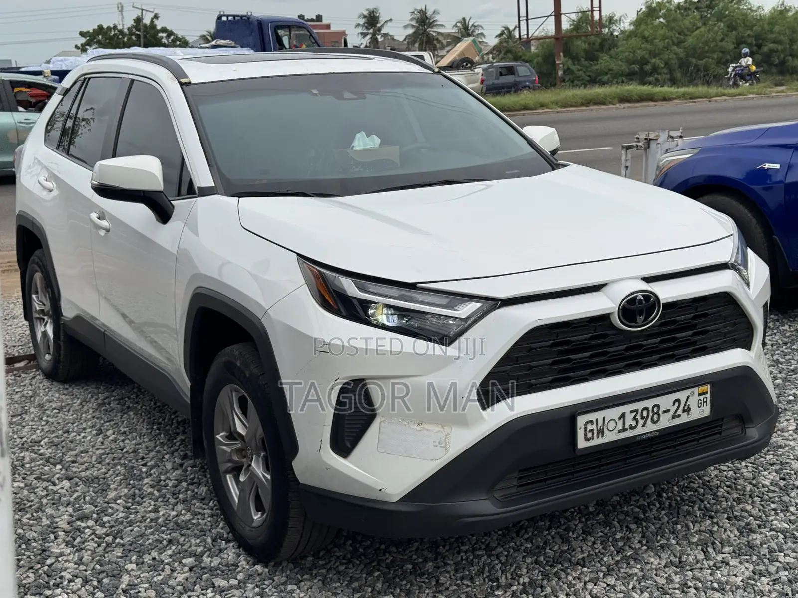 Toyota RAV4 XLE 2022 White