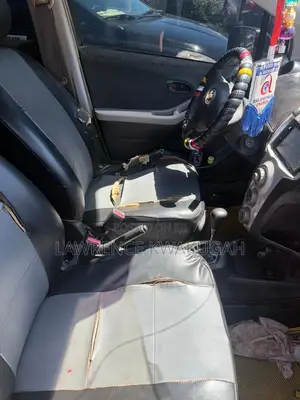 Toyota Vitz 2006 Silver