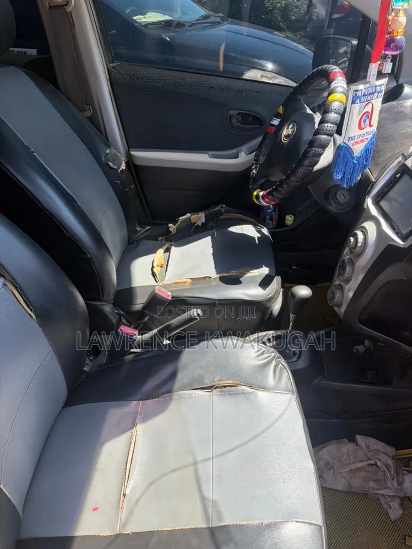 Toyota Vitz 2006 Silver