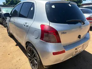Toyota Vitz 2006 Silver